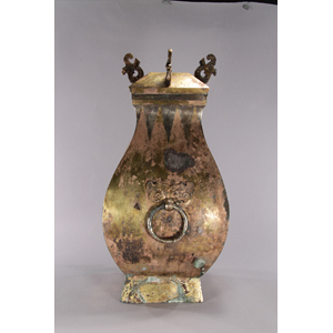 Gilt bronze container(fang)